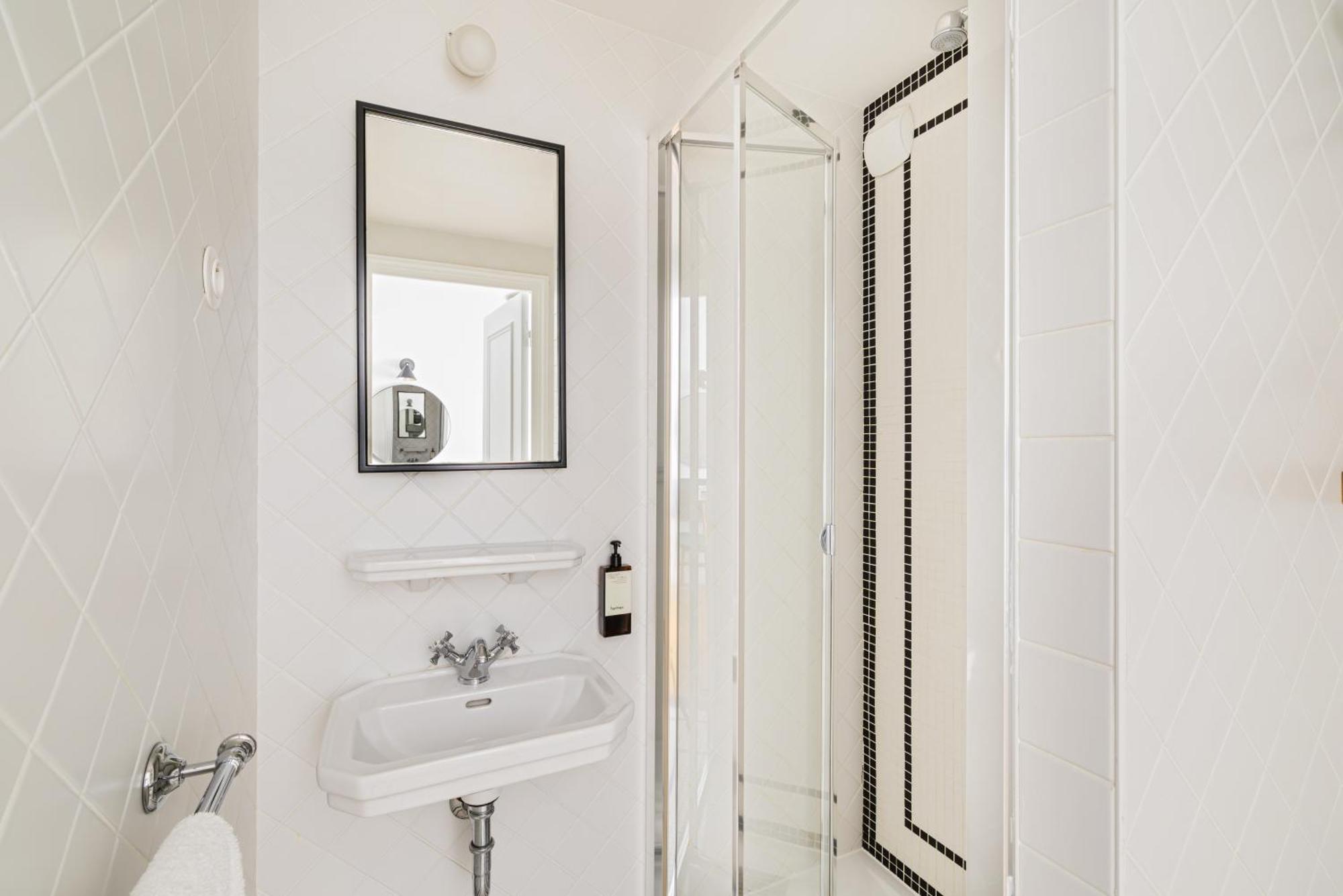 Rendez-vous Batignolles 3* Paris