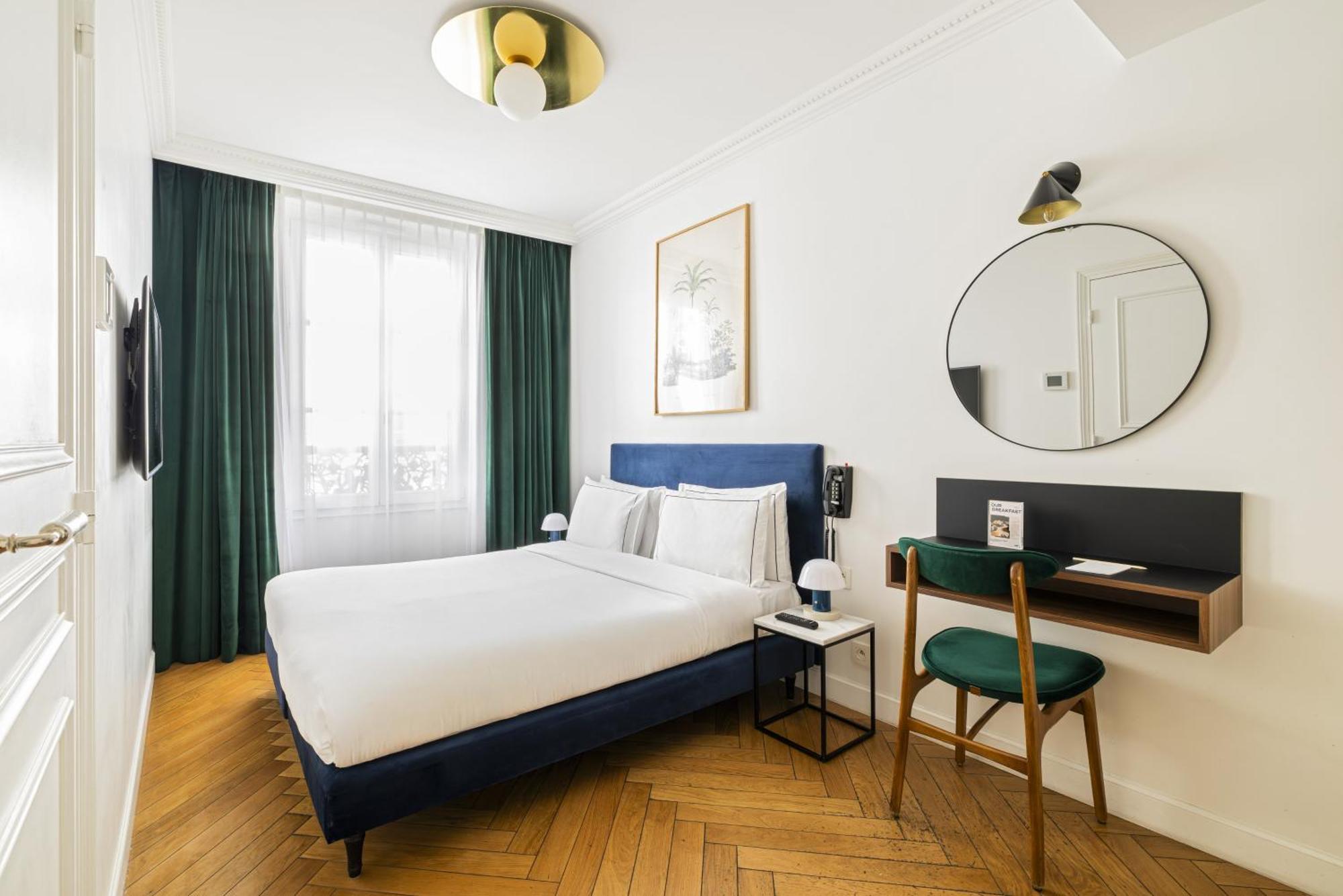 Hotel Rendez-vous Batignolles 3*
