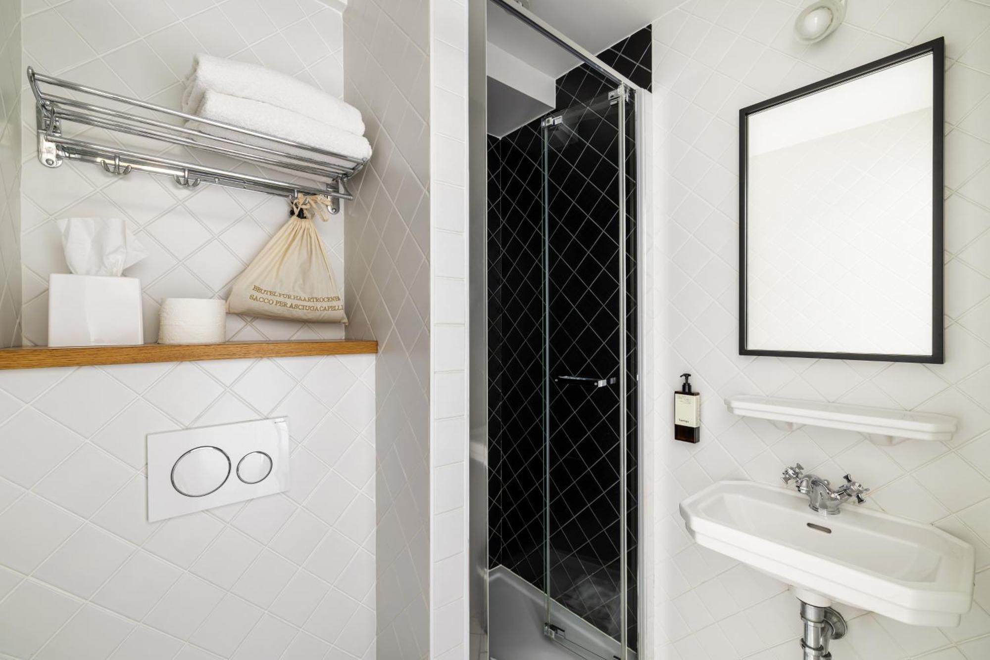 Hotel Rendez-vous Batignolles 3*