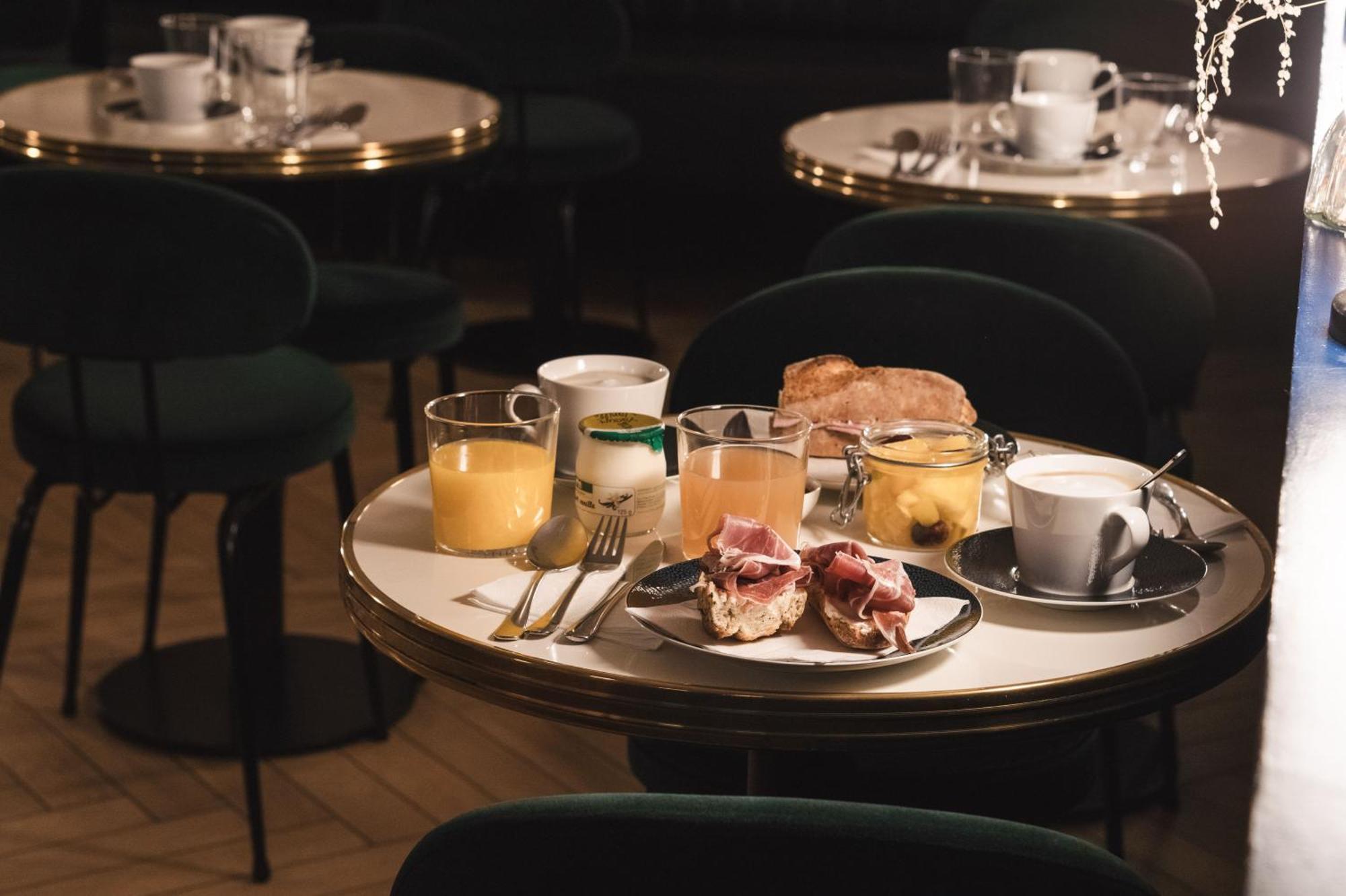 Hotel Rendez-vous Batignolles 3*